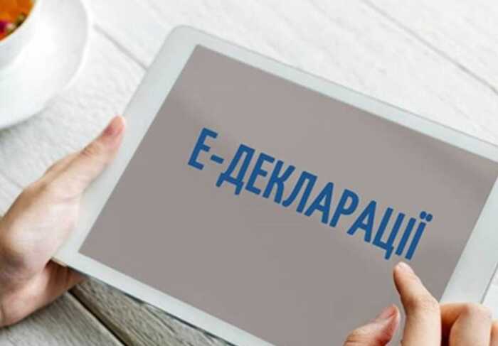 Одеський чиновник Роман Черкас переписав на матір дві земельні ділянки на 2 мільйон гривень